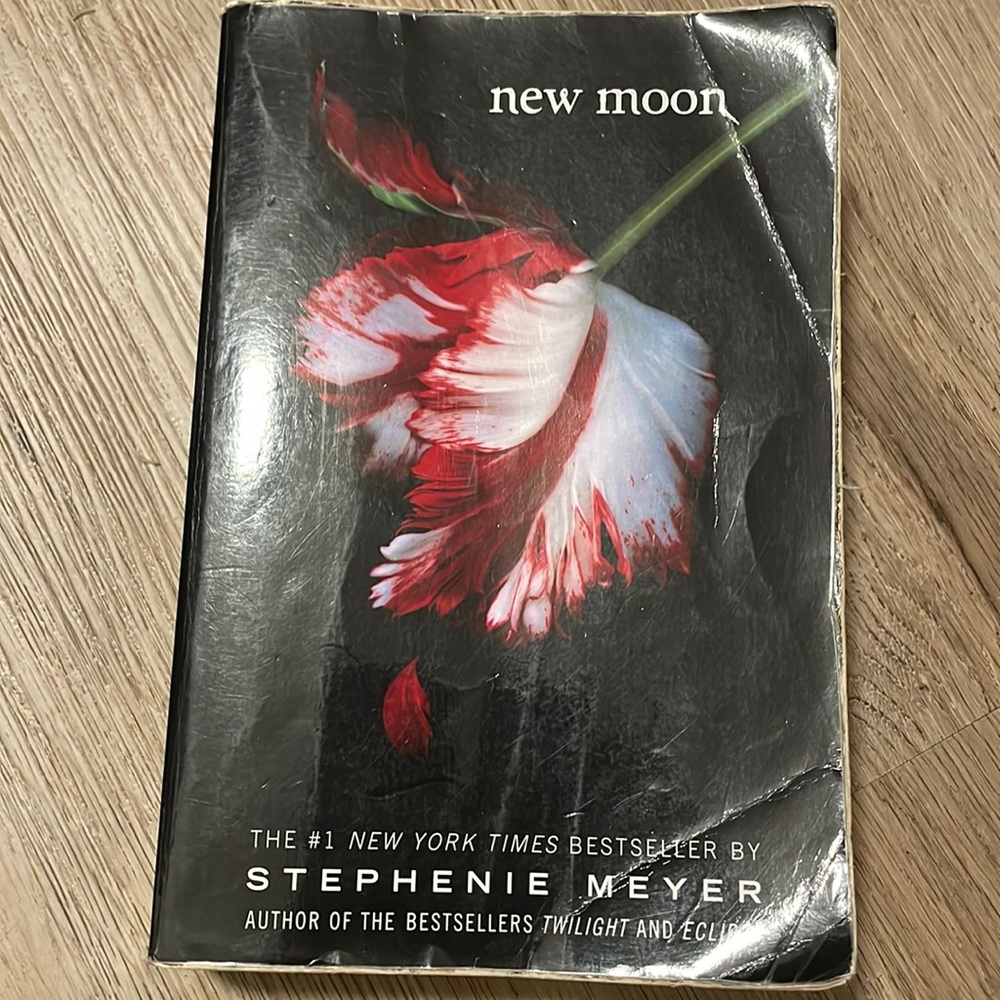 Stephanie Meyer’s “New Moon”
